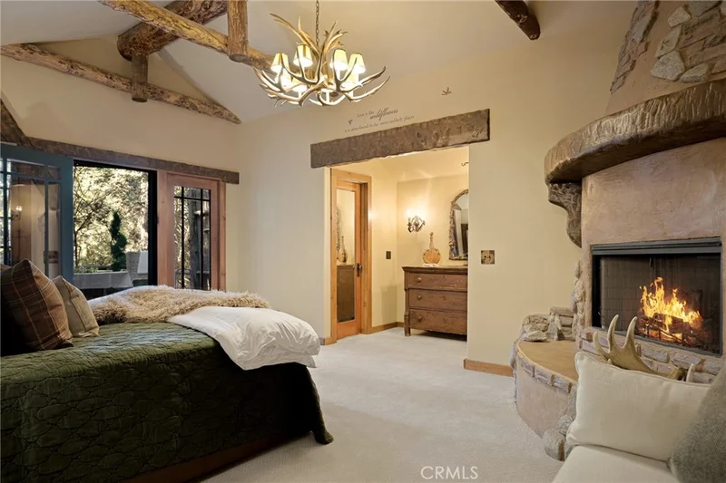 910 Crest Fern Drive, Lake Arrowhead, CA 92352