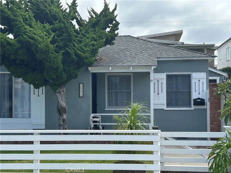 1008 Huntington Street, Huntington Beach, CA 92648