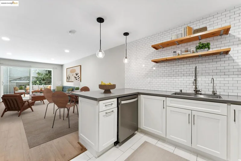 424 Staten Ave 104, Oakland, CA 94610