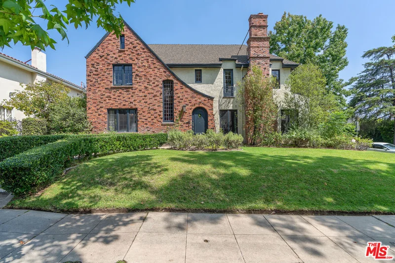 854 Keniston Avenue, Los Angeles, CA 90005