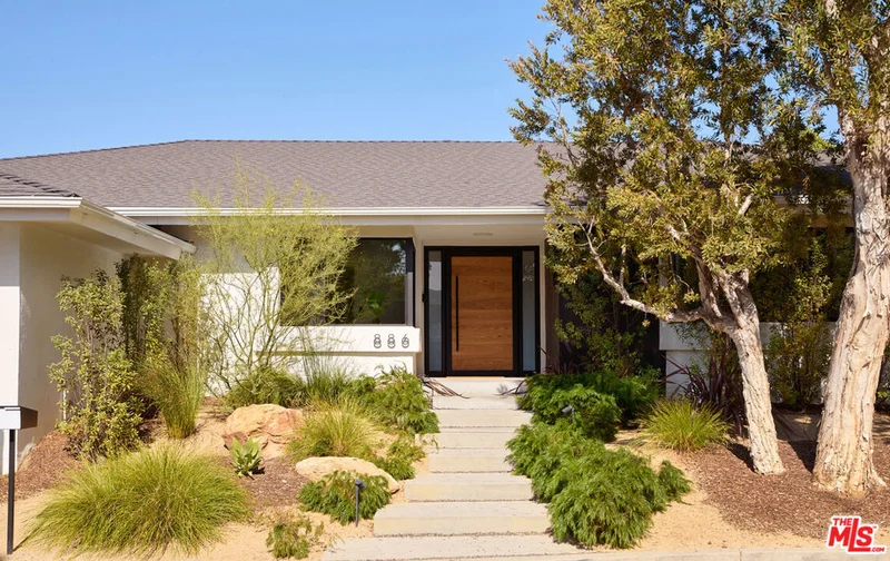 886 Teakwood Road, Los Angeles, CA 90049