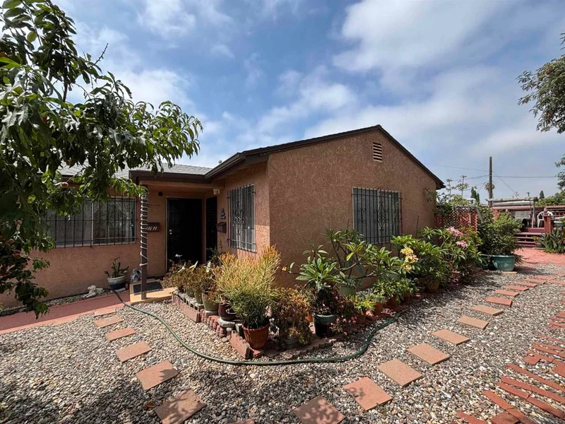 872 74 Duval St, San Diego, CA 92102