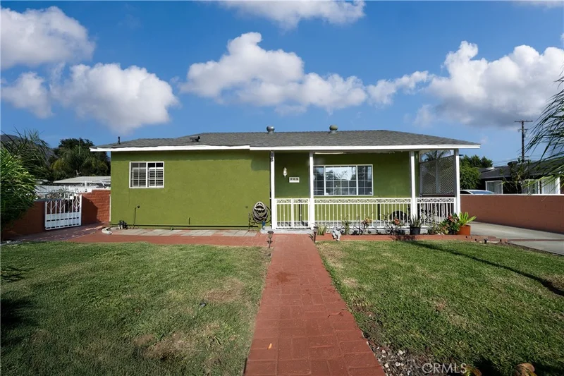 908 N Soldano Avenue, Azusa, CA 91702