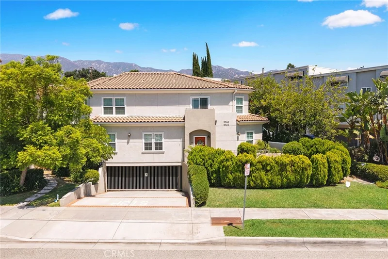 2745 Montrose Avenue 102, Montrose, CA 91020