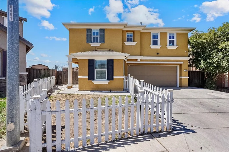 1026 Papaya Street, Madera, CA 93638
