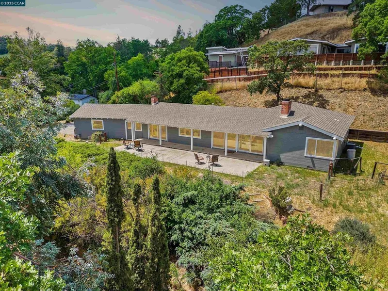 1810 Meadow Lane