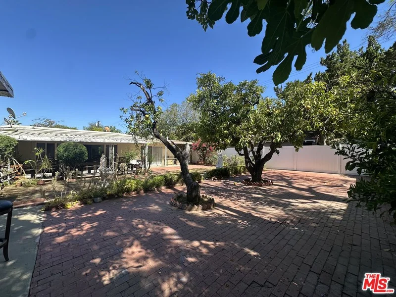 5075 Gaviota Avenue, Encino, CA 91436