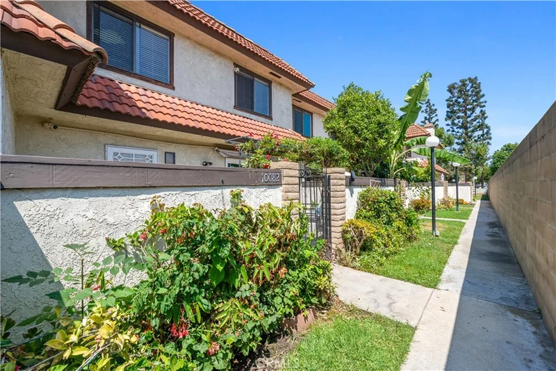 10082 Lola Lane 12, Garden Grove, CA 92843