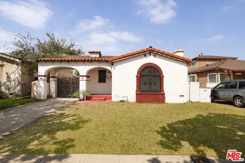 8821 S Gramercy Place, Los Angeles, CA 90047