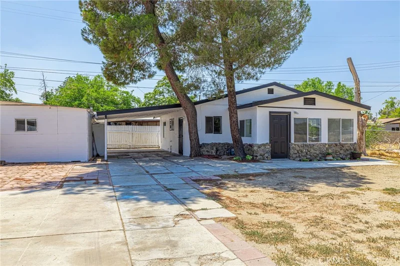 1024 W Newgrove Street, Lancaster, CA 93534