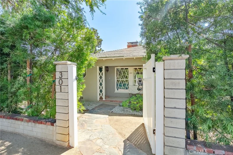 301 S Sunset Canyon Drive, Burbank, CA 91501