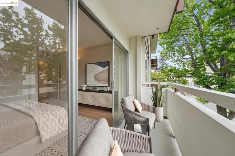 2601 College Ave 205, Berkeley, CA 94704