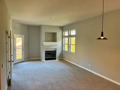 121 Crescent Court