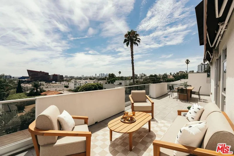 8703 W Knoll Drive 301, West Hollywood, CA 90069