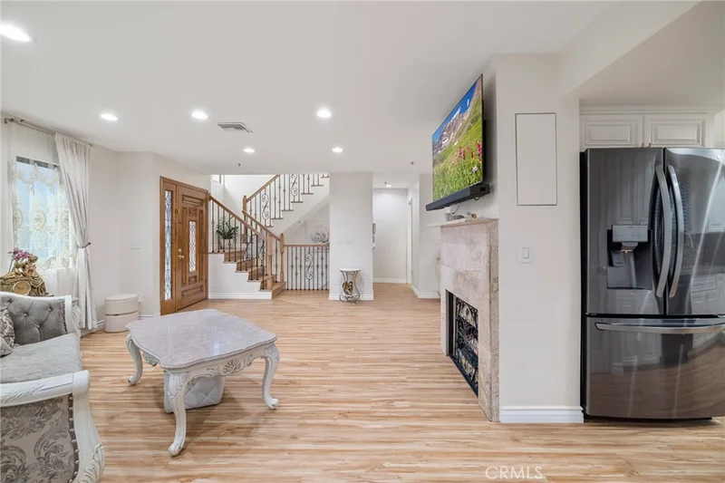 301 W Loraine Street 3, Glendale, CA 91202