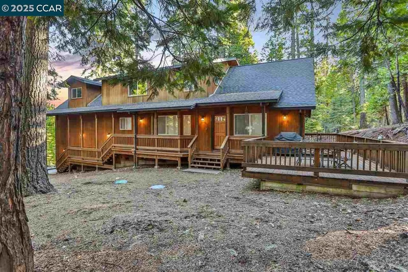 2883 Chinook Way, Dorrington, CA 95223