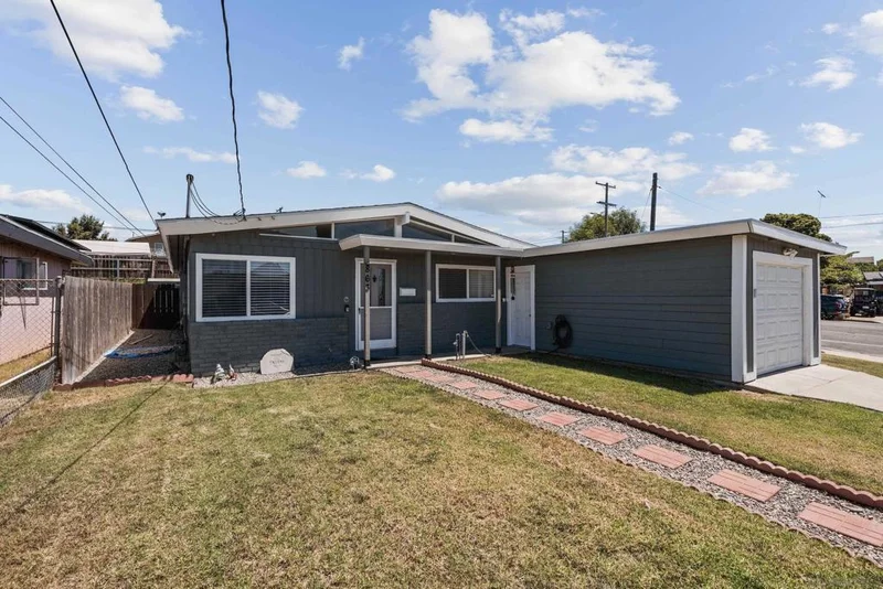 863 Ginna Pl, San Diego, CA 92114