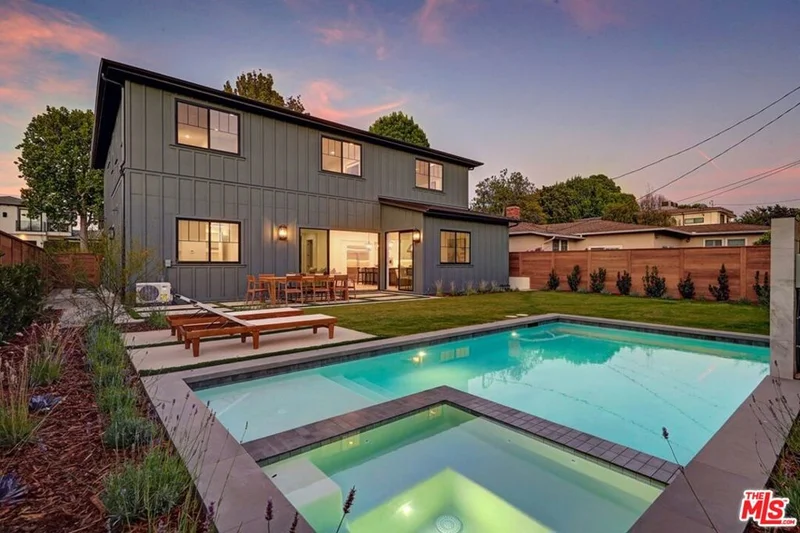 7733 Henefer Avenue, Los Angeles, CA 90045