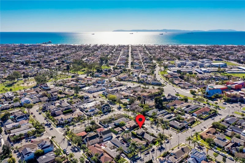 118 Adams Avenue, Huntington Beach, CA 92648