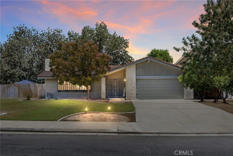 4101 La Mirada Drive, Bakersfield, CA 93309