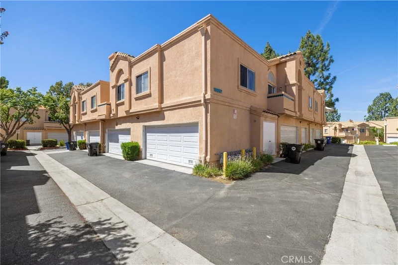 18852 Vista Del Canon G, Newhall, CA 91321