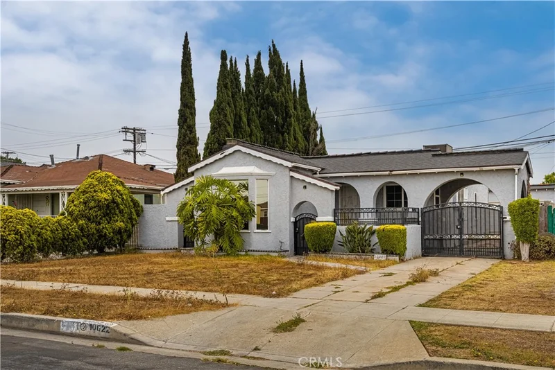 10022 S Manhattan Place, Los Angeles, CA 90047