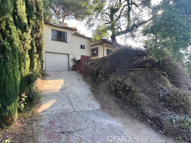 1004 La Rambla Drive, Burbank, CA 91501