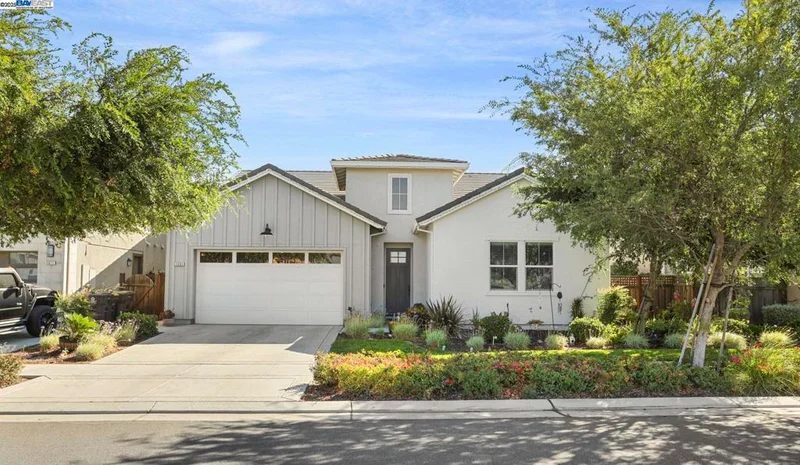 2595 Garden Farms Ave, Lathrop, CA 95330