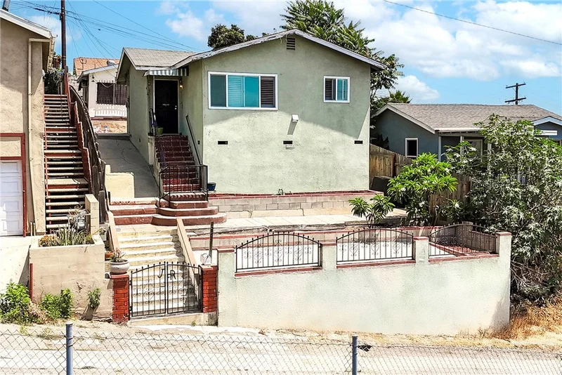 924 N Gage Avenue