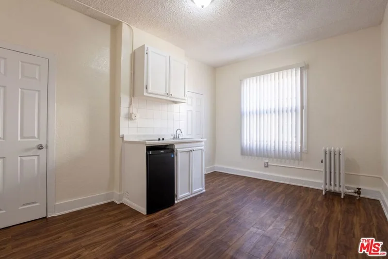 729 S Union Avenue 200 photo 2