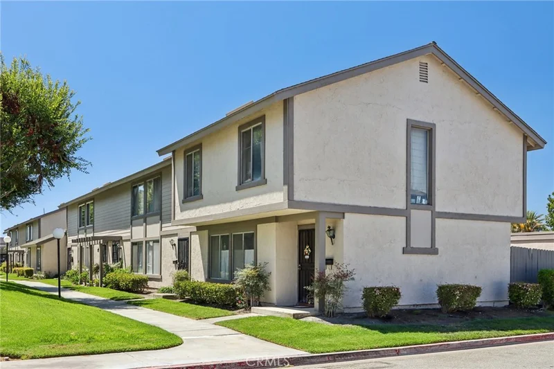 561 W Alton Avenue 39, Santa Ana, CA 92707