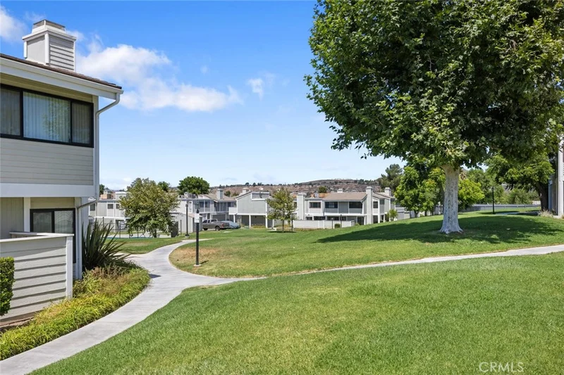 27070 Hidaway Avenue 5, Canyon Country, CA 91351