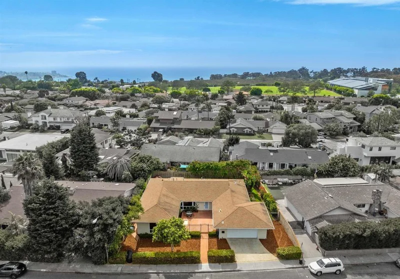 8874 La Jolla Scenic Dr N, La Jolla, CA 92037
