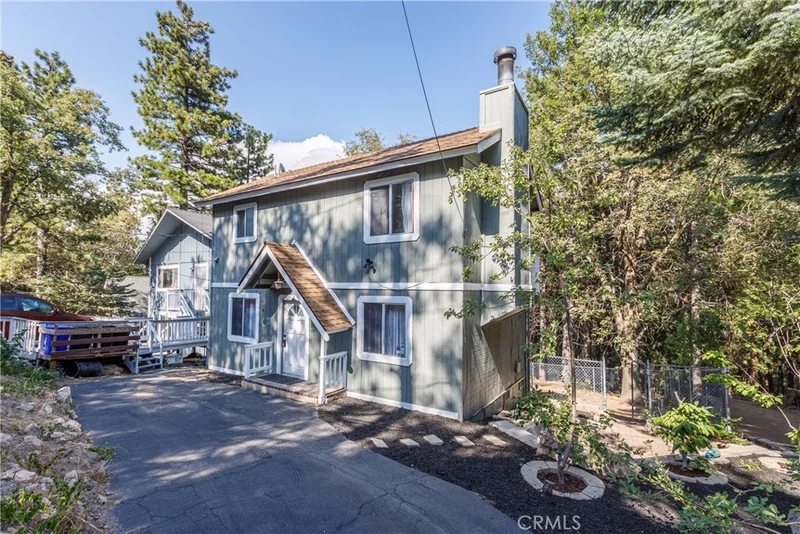 1187 Scenic Way, Rimforest, CA 92378