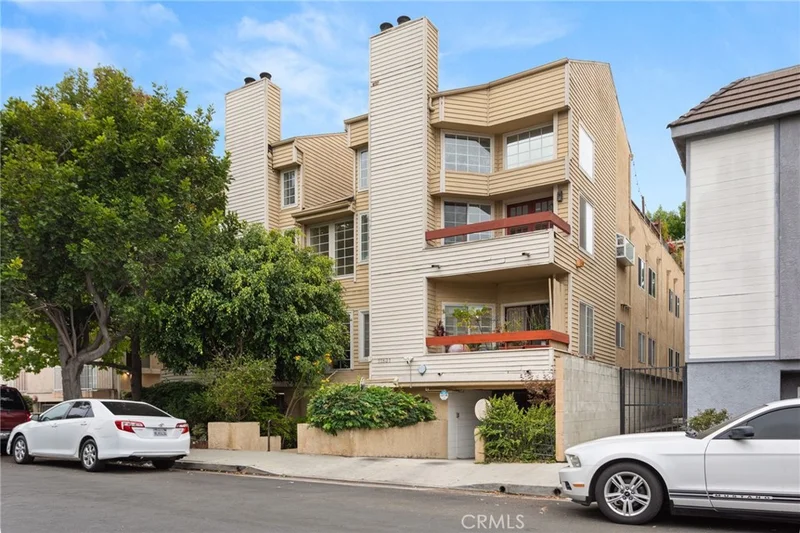 11831 Courtleigh Drive 203, Los Angeles, CA 90066