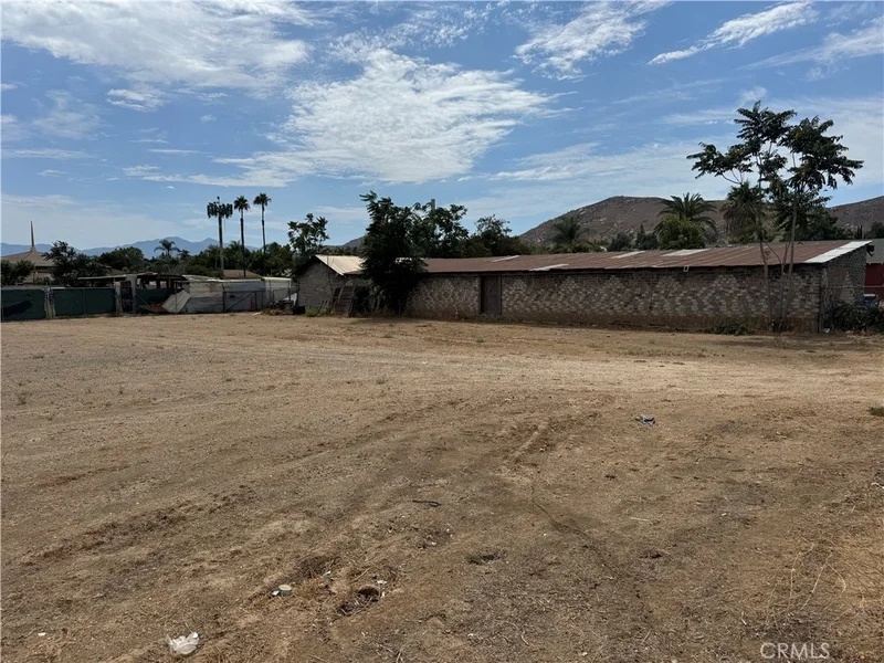 5995 La Sierra Avenue photo 2