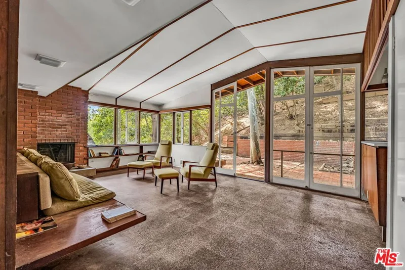 10438 Seabury Lane, Los Angeles, CA 90077