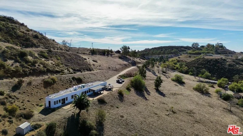 11077 Pacific View Drive photo 2