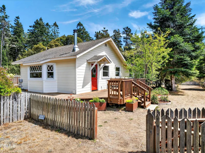 10392 Hills Road, Mendocino, CA 95460