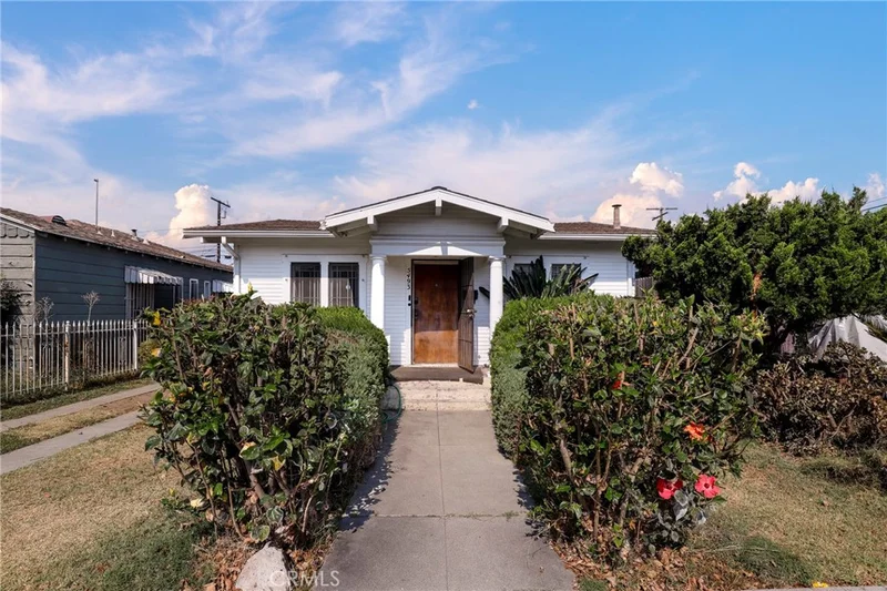 5493 Cerritos Avenue, Long Beach, CA 90805