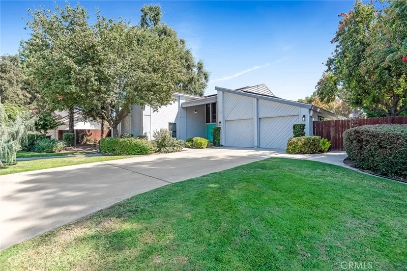 530 E Estate Drive, Tulare, CA 93274