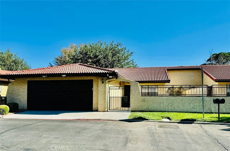 1146 E Avenue J12, Lancaster, CA 93535
