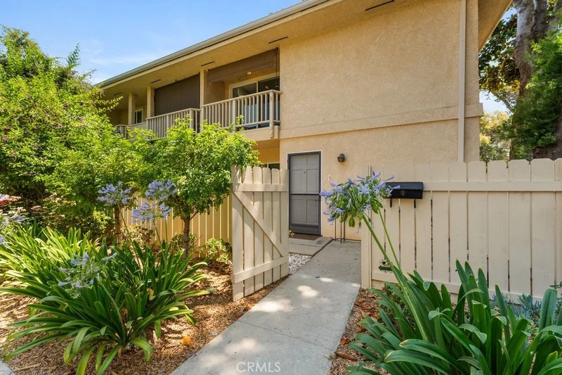 18411 Strathern Street 1, Reseda, CA 91335