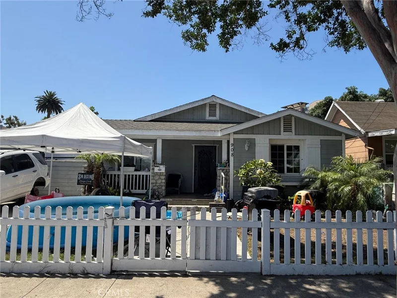 908 E Stafford Street, Santa Ana, CA 92701