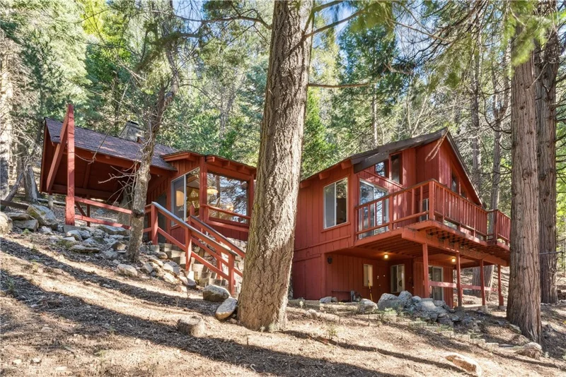 465 Blue Jay Canyon Road, Blue Jay, CA 92317