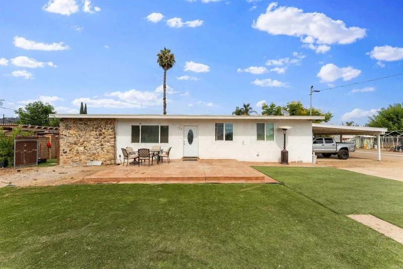 1045 Howard Avenue, Escondido, CA 92029
