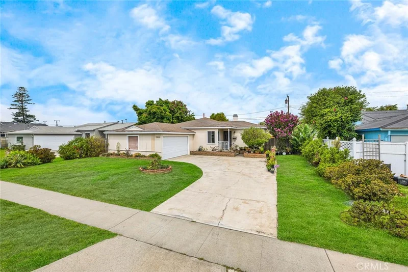 7911 Rockwell Avenue, Midway City, CA 92655