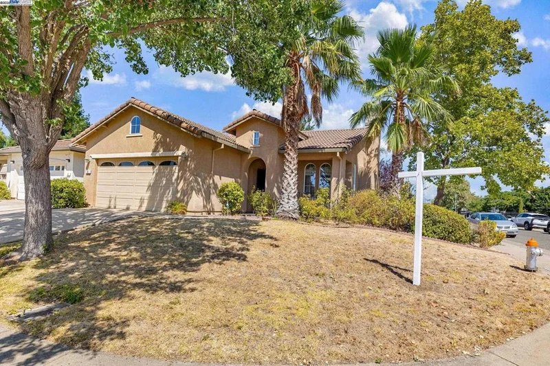 4 Mistyvale Ct, Sacramento, CA 95823