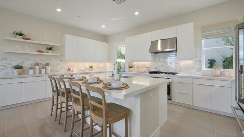 100 Tiffin, Irvine, CA 92618