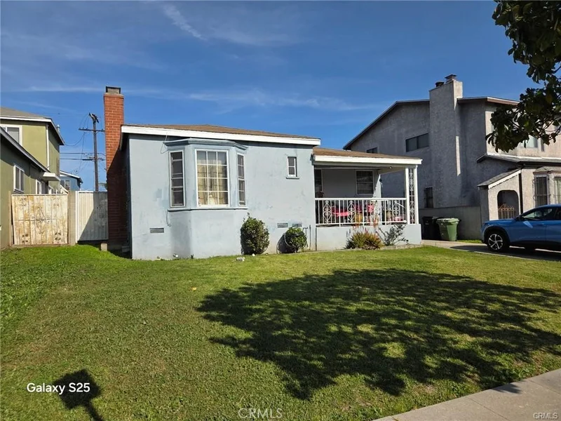 10404 S Gramercy Place photo 2